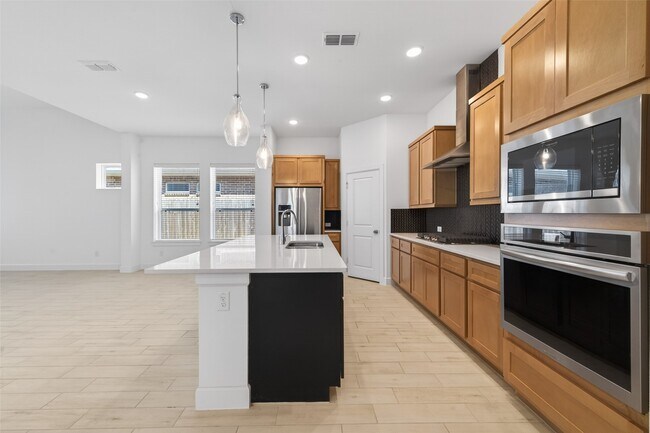 Building Photo - 211 Amaranth Wy