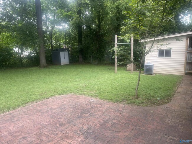 Building Photo - 505 Greenacres Dr NW