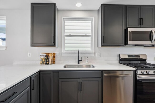 Building Photo - 283 N 18th St