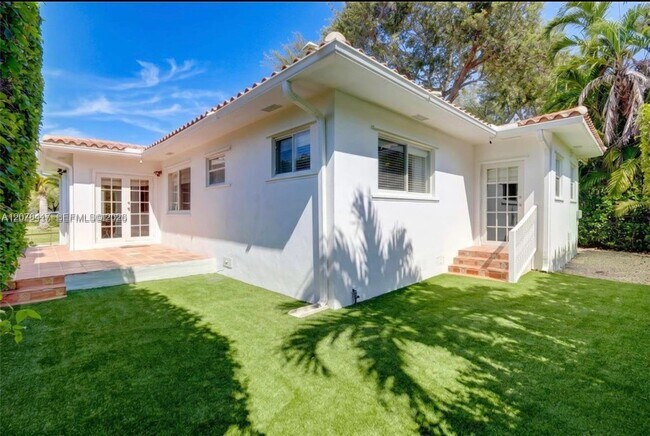Building Photo - 4943 Riviera Dr