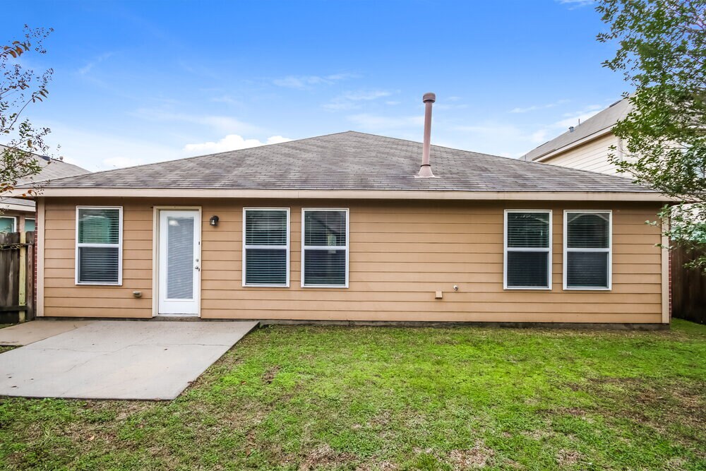 Building Photo - 21519 Kings Bend Dr