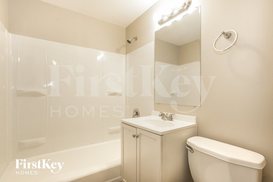 Building Photo - 636 Jefferson Ave