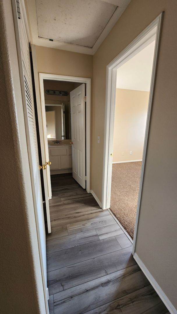 Building Photo - MOVE IN READY!!