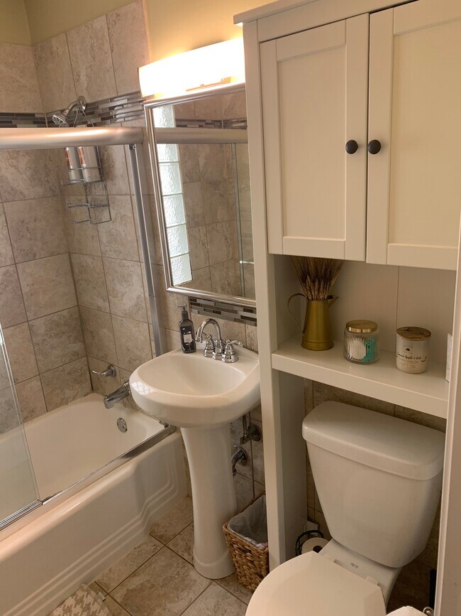 Building Photo - 3321 Bryant Ave S