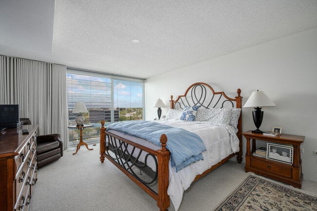 Building Photo - 9725 Woods Dr