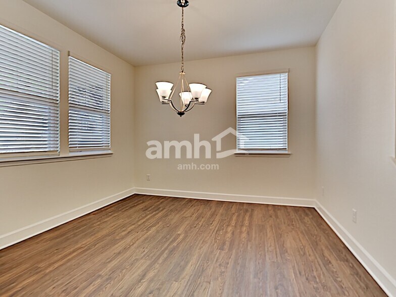 Building Photo - 5843 Hampton Creek Rd