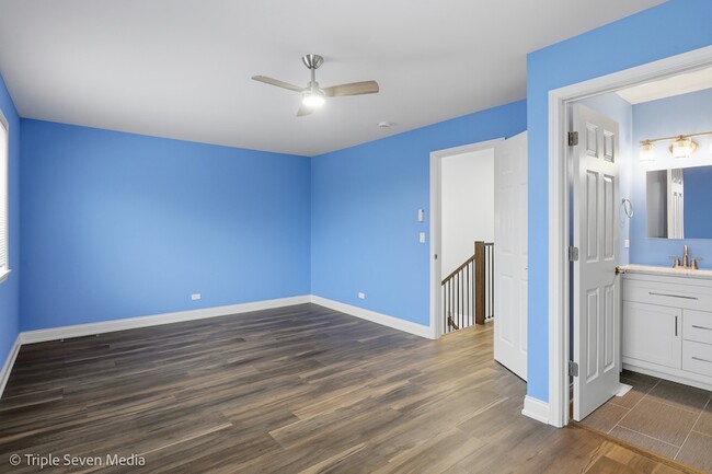 Building Photo - 777 E Golfview Dr