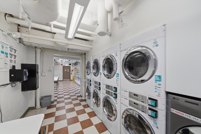 Building Photo - 6301 N Sheridan Rd