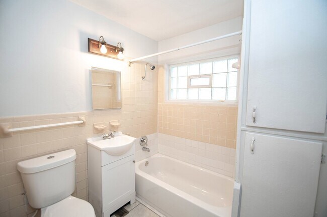 Building Photo - 4610 Karen Dr