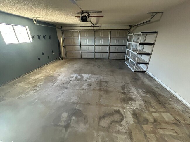 Building Photo - 5402 Villas Dr