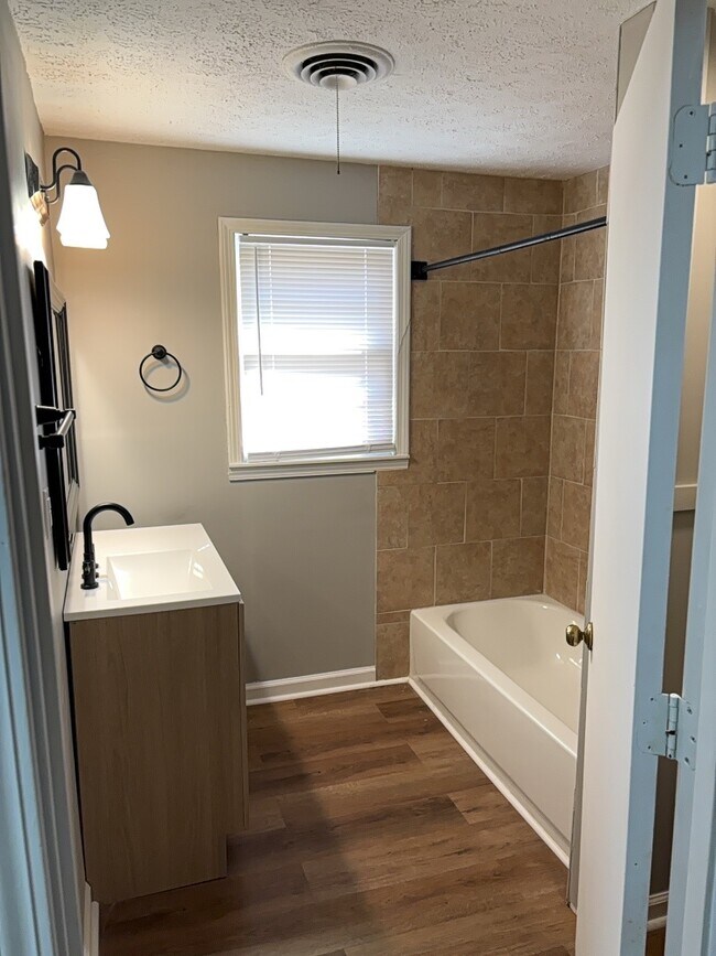 Building Photo - 1101 E 2nd St