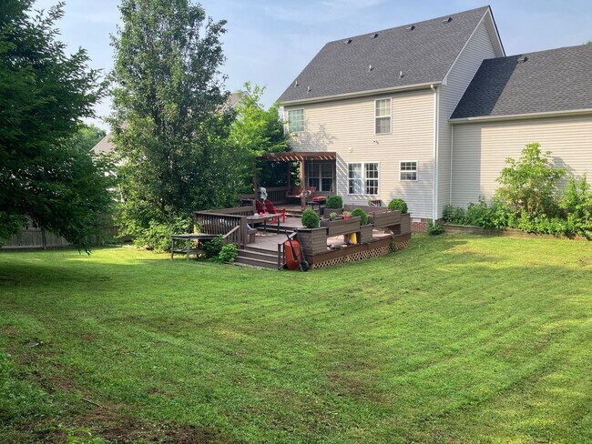 Building Photo - 625 Winding Bluff Way
