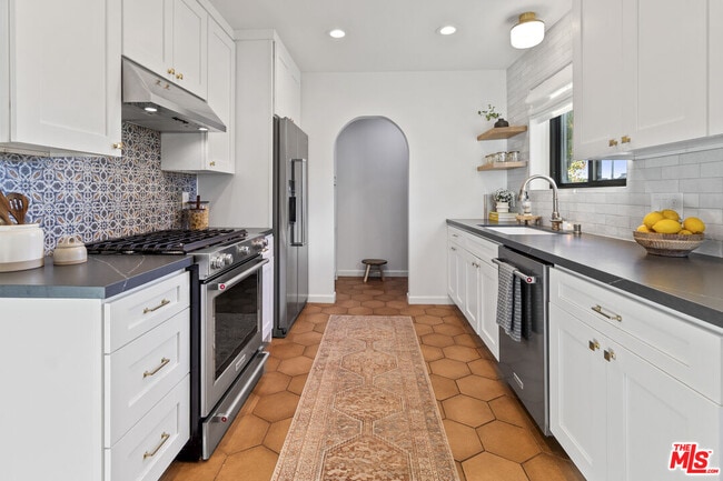 Building Photo - 3020 W 82nd St