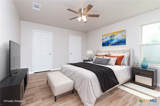 Building Photo - 2542 Leroy Ln