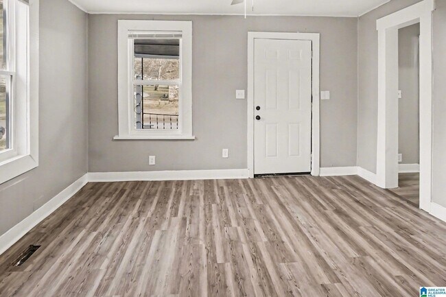 Building Photo - 3640 Wenonah Rd SW