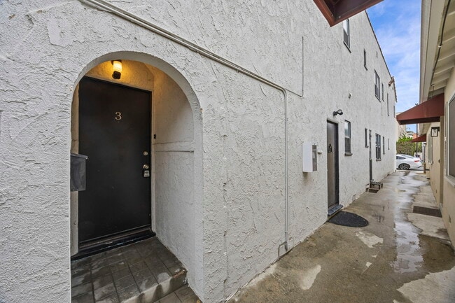 Building Photo - 32 Argonne Ave