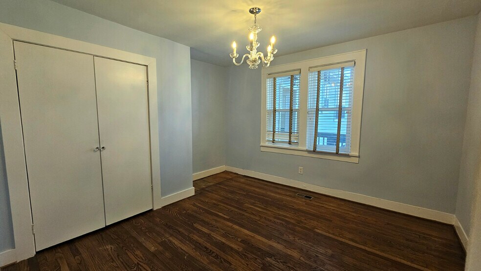 Building Photo - 2610 Woodlawn Dr