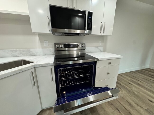 Building Photo - Welcome to this stunning Tierrasanta 1-bedroom, 1-bathroom