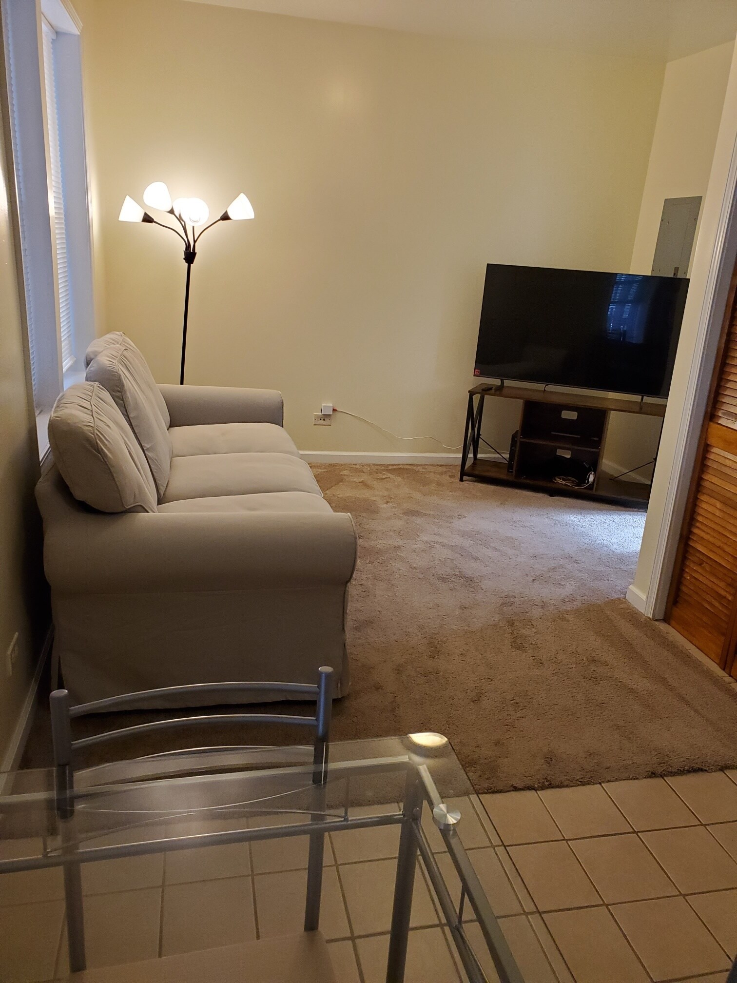 Frontroom - 3034 N Drake Ave
