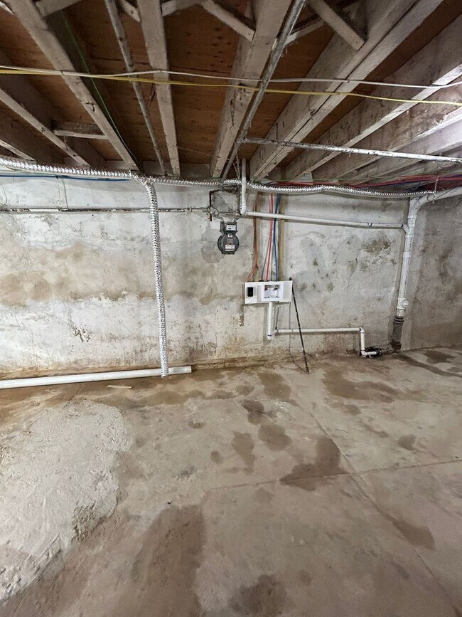 Building Photo - NEW 2 BED 1 BATH APARTMENT FIRST FLOOR