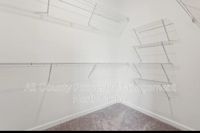 Building Photo - 105 Basil St