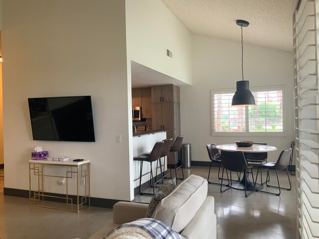 Building Photo - 38540 Lobelia Cir