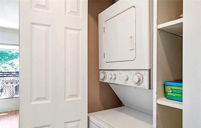 Building Photo - "Charming 1-Bedroom Retreat: Cozy 717 Sq Ft Haven in Sunny CA!"