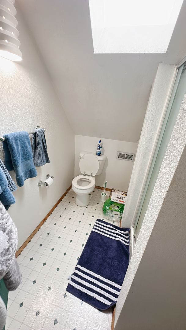 Building Photo - PRELEASE: 5 bdrm/2 bath in York neighborhood