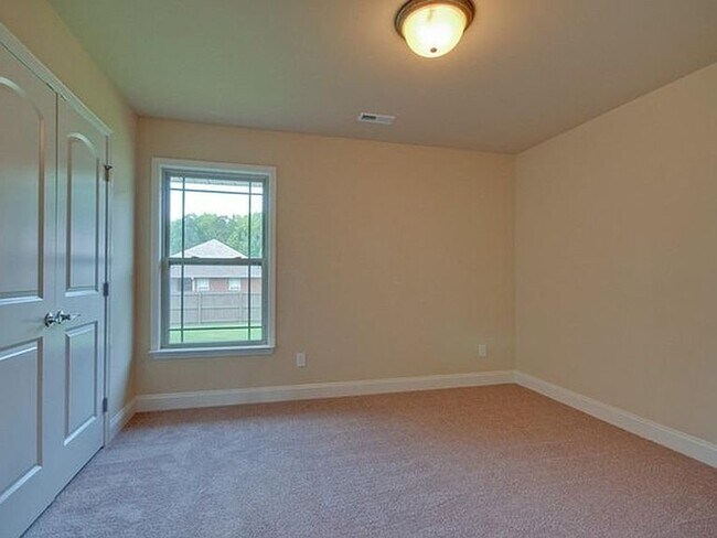 Building Photo - 207 Healey Dr