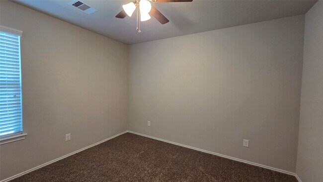 Building Photo - 14097 Lake Cres Dr