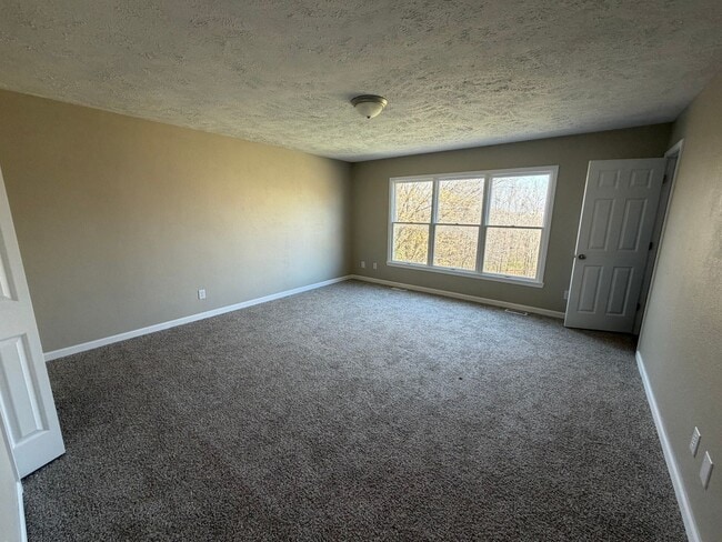 Building Photo - AVAILABLE APRIL 3RD