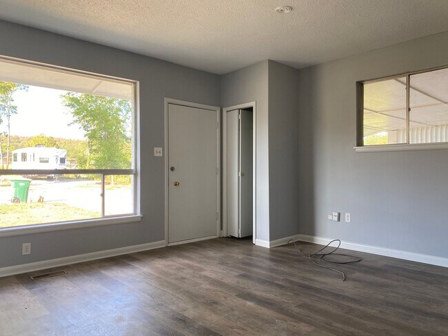 Building Photo - 406 Harper Ln