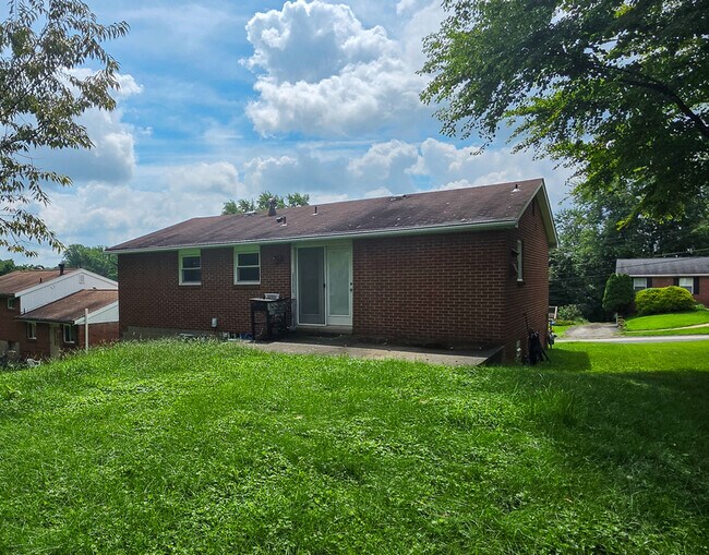Building Photo - 408 Hazelnut Dr