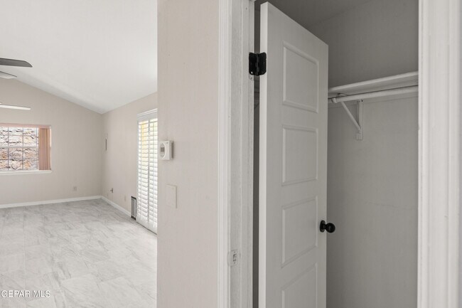 Building Photo - 4317 Larchmont Dr