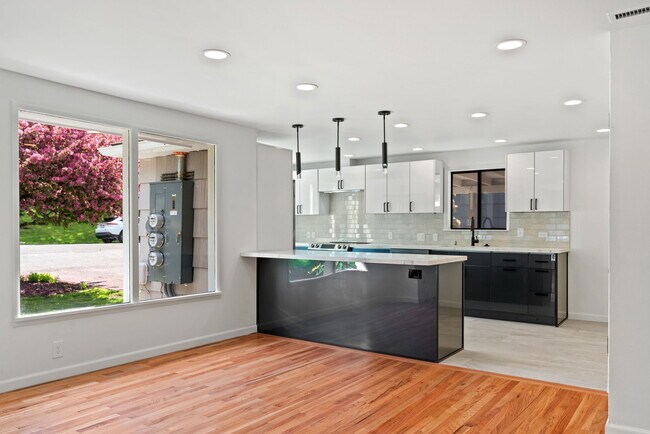 Building Photo - 13723 36th Ave NE