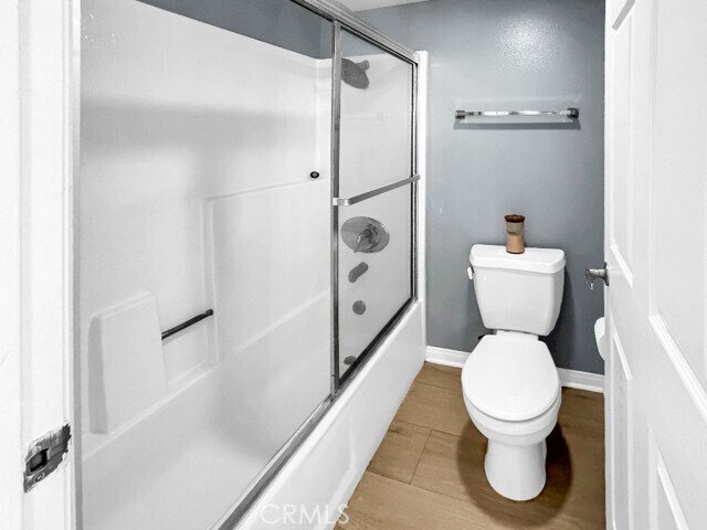 Building Photo - 5500 Owensmouth Ave