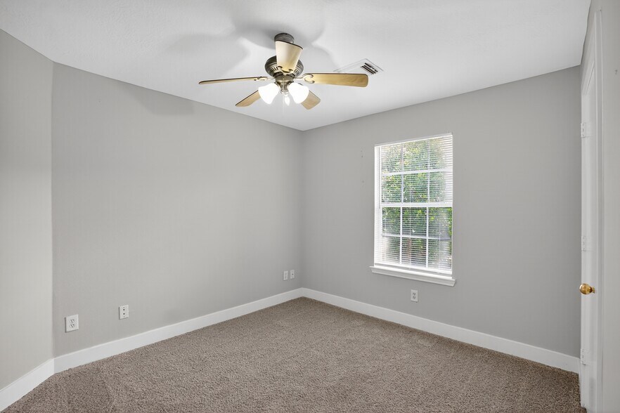 Building Photo - 18827 Atasca Oaks Dr