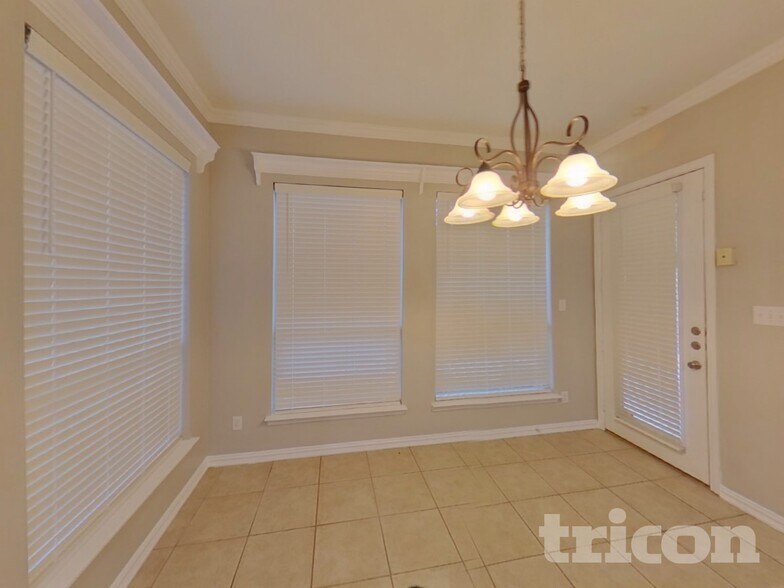 Building Photo - 1980 Creekside Dr