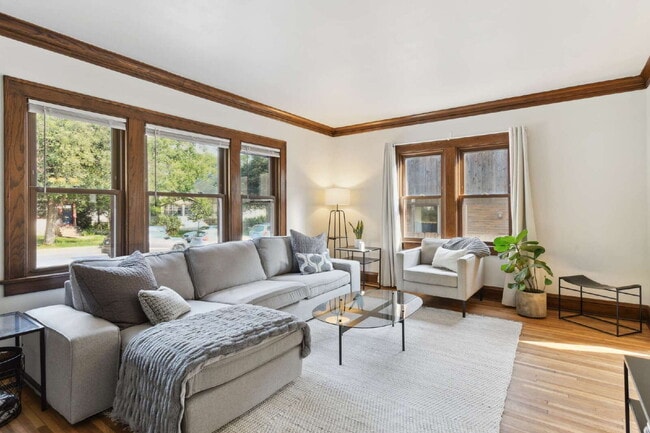 Building Photo - Charming 3-Bed Duplex in Vibrant Minneapolis Neighborhood
