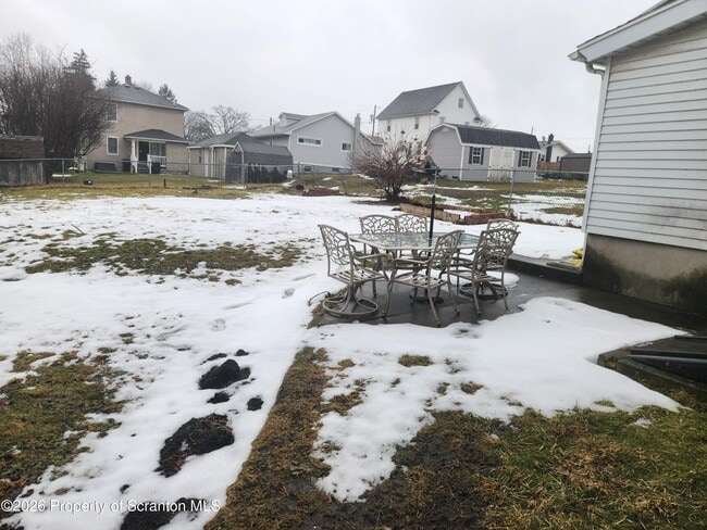 Building Photo - 907 E Drinker St