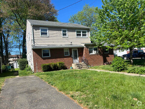 Building Photo - 567 W Kings Hwy