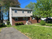 Building Photo - 567 W Kings Hwy