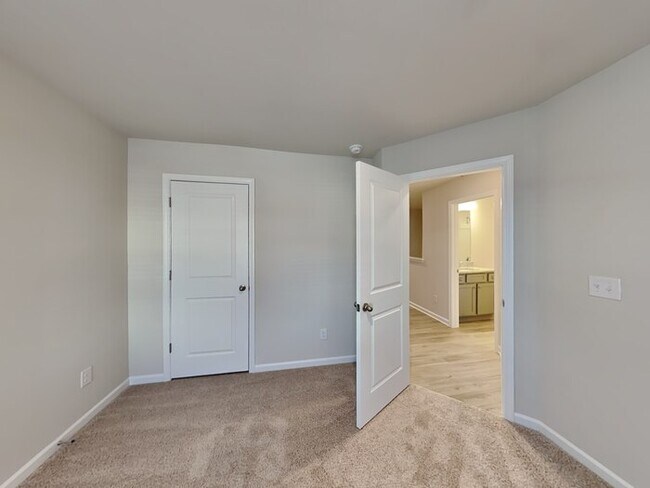 Building Photo - Beautiful Townhome 3 Bedroom 2.5 Bath Located in Canton, GA!!