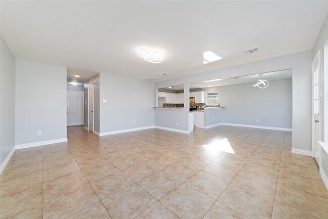 Building Photo - 12418 Magnolia Canyon