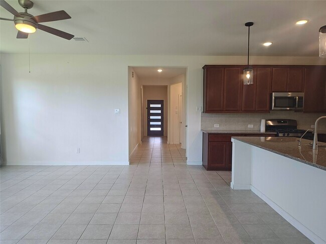 Building Photo - 7802 Winter Hawk Cir