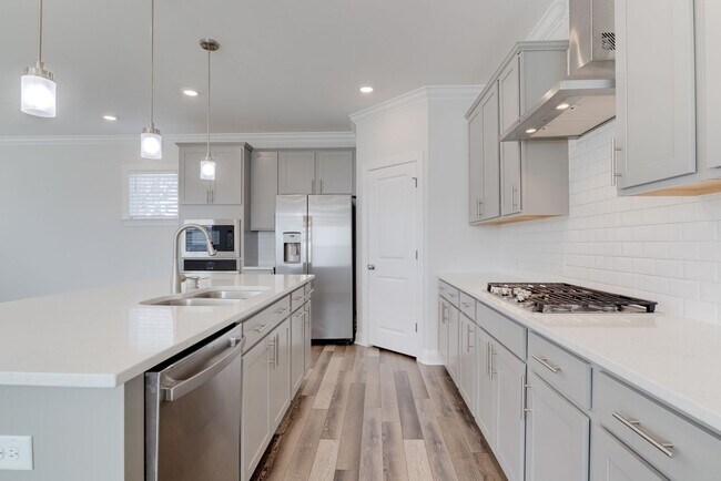 Building Photo - Light & Bright 4BR 3BA house in Tryon, Wak...