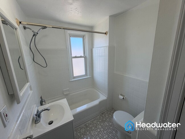 Building Photo - 261 S Bayberry Ln