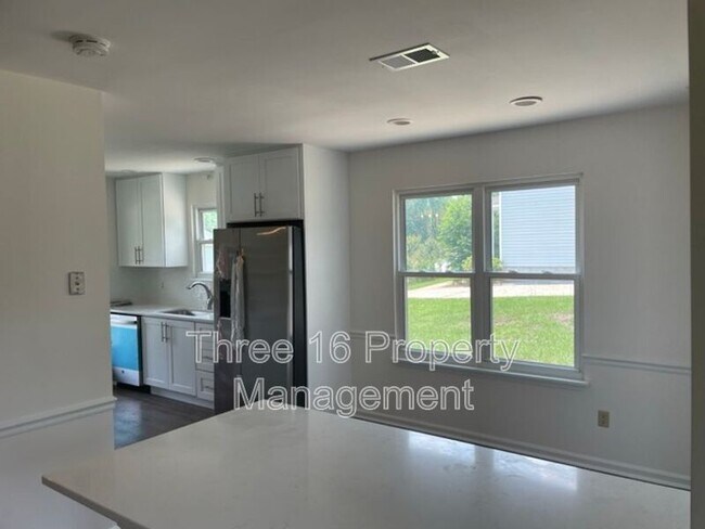 Building Photo - 4207 Fairfield Cir