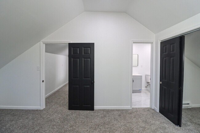 Building Photo - 1080 West Side Dr