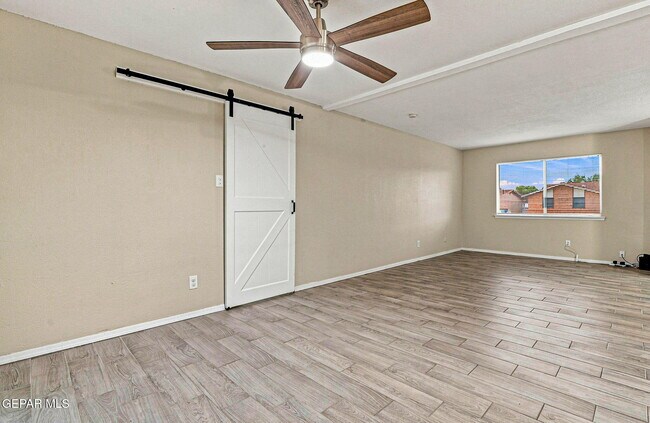 Building Photo - 11524 Meadowbrook Dr